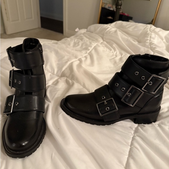 Blondo Black Ankle Boots with Buckle Straps - Picture 2 of 3